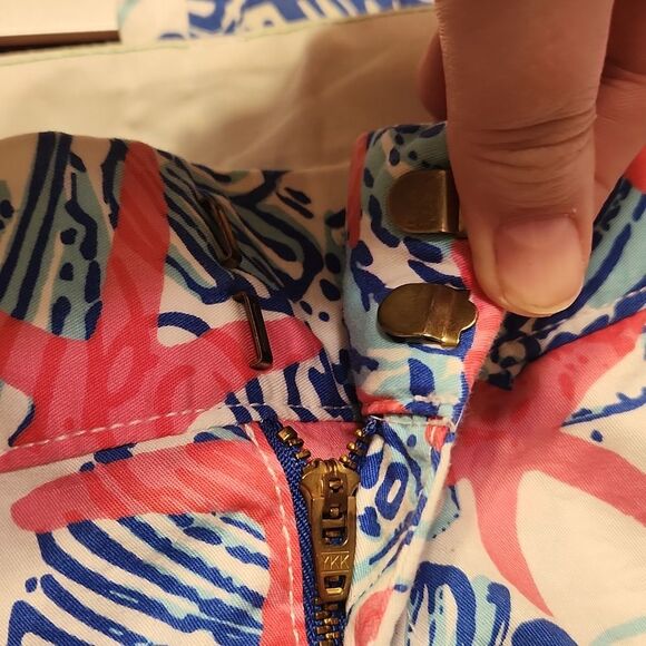 Lilly Pulitzer Chipper Short in "She Sells Sea Shells" Blue w/ Starfish Size 4 - Picture 5 of 7